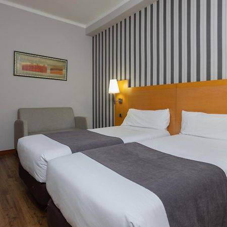 Hotel Lyon Barcelona Kültér fotó