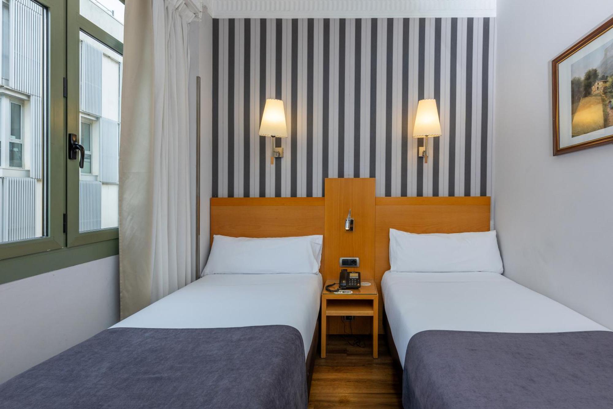 Hotel Lyon Barcelona Kültér fotó
