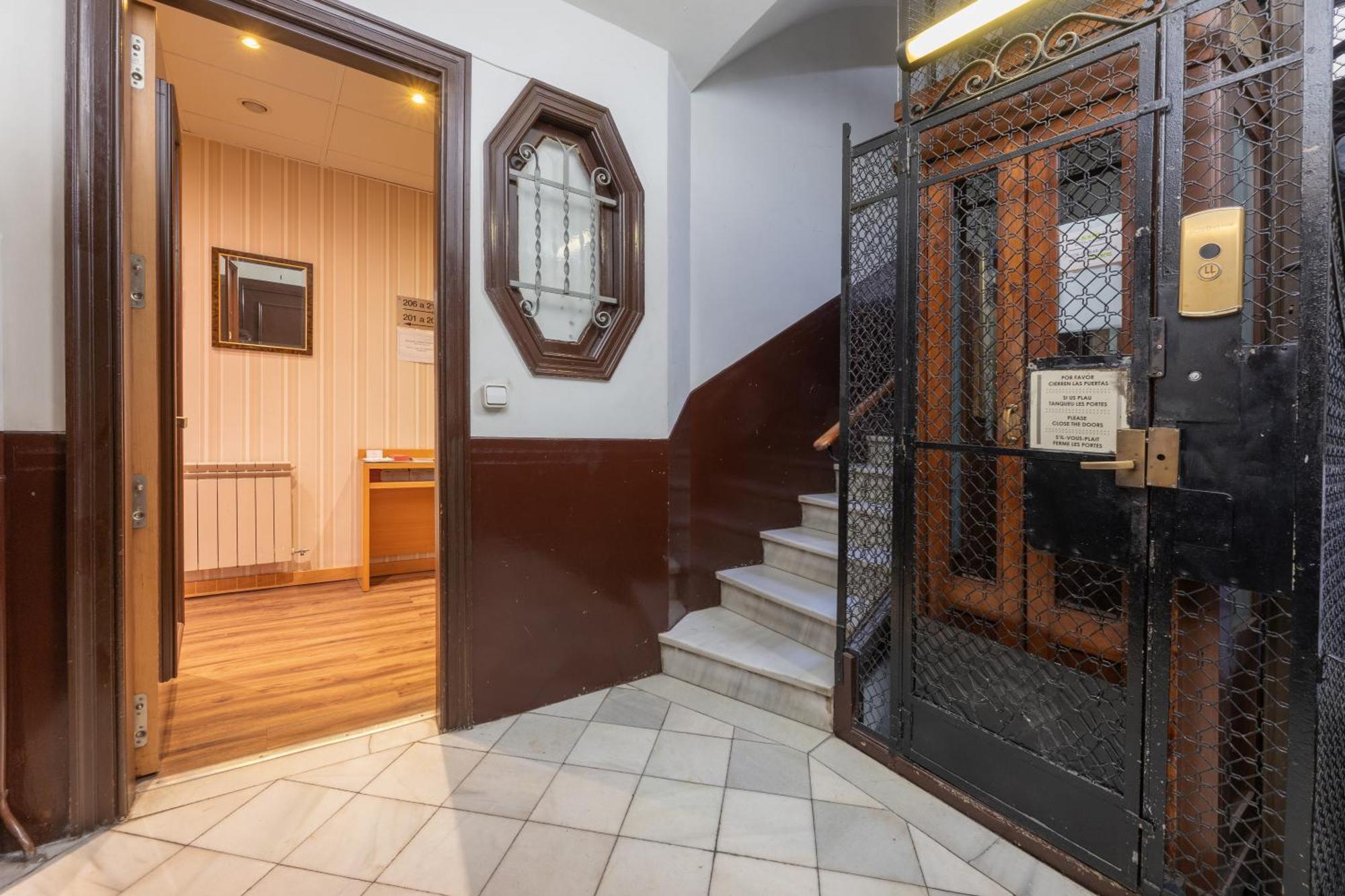 Hotel Lyon Barcelona Kültér fotó