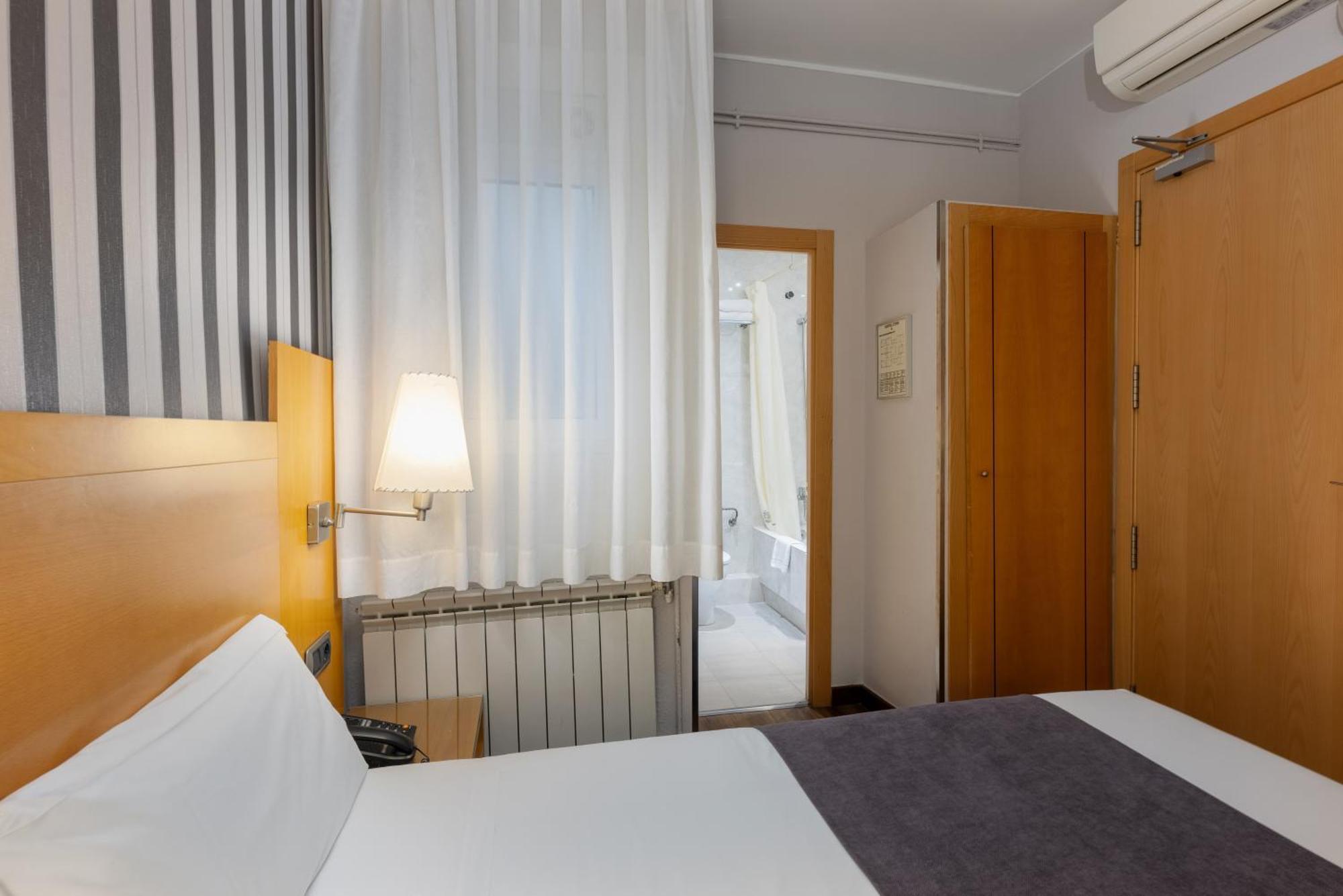 Hotel Lyon Barcelona Kültér fotó