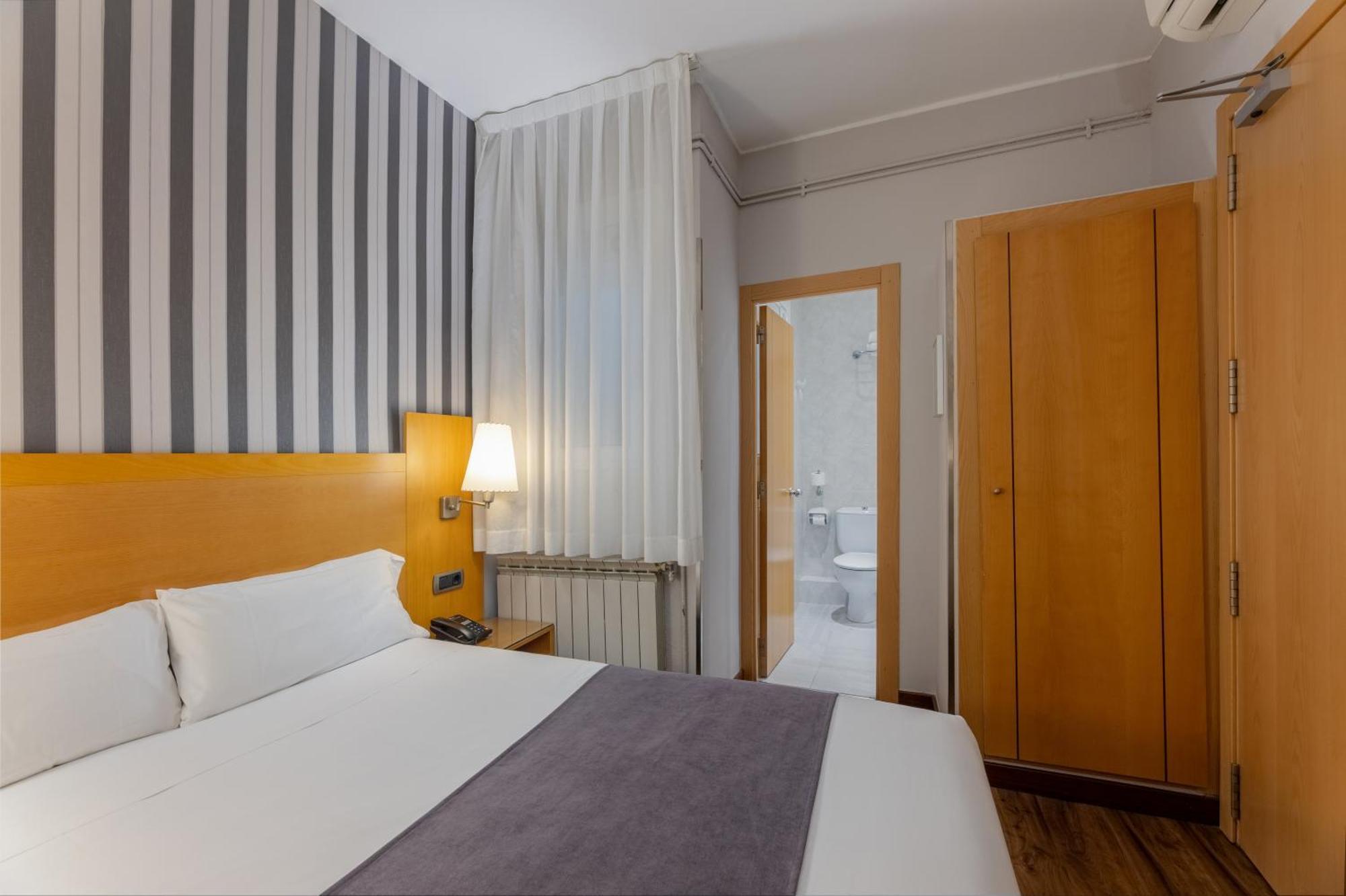 Hotel Lyon Barcelona Kültér fotó